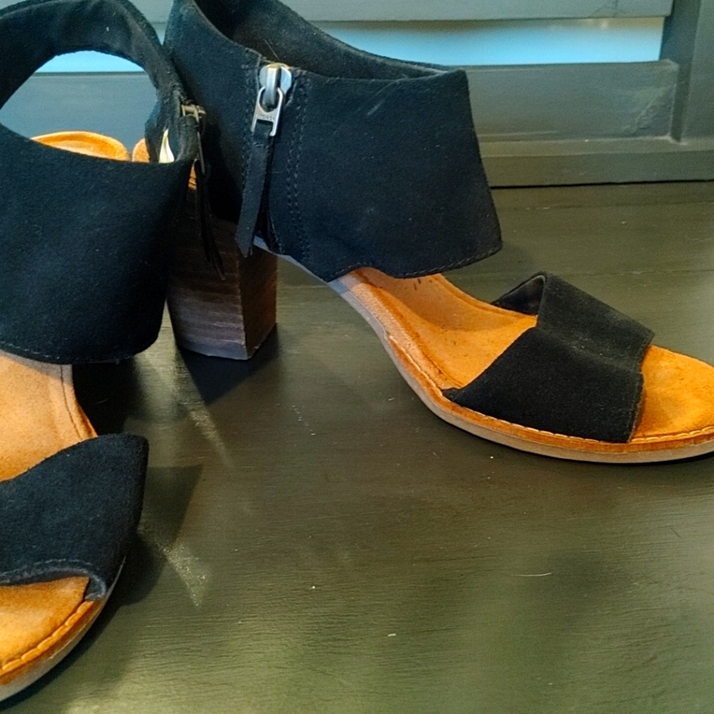 Tom's Zip Heels